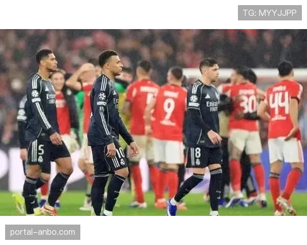 终场哨响，皇马众将低头离场，姆巴佩欧冠梦碎